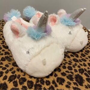 Carter’s Unicorn white slippers small size 5/6